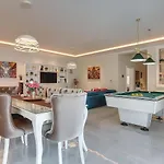 Villa In With Pool Near