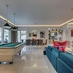 In With Pool Near Villa *