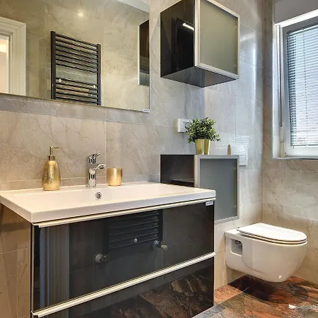 Modern With Pool In Premantura