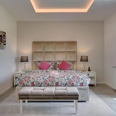 Villa Modern With Pool In