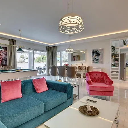 Modern With Pool In Villa Premantura