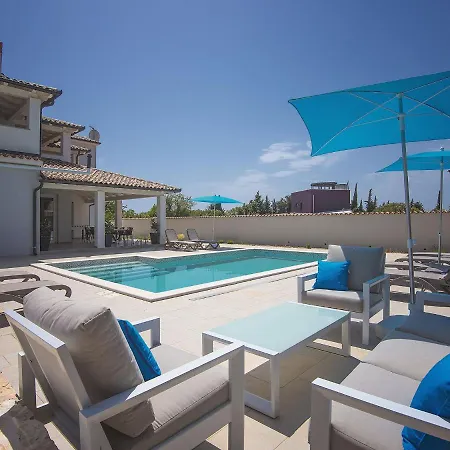 Modern With Pool In Villa *