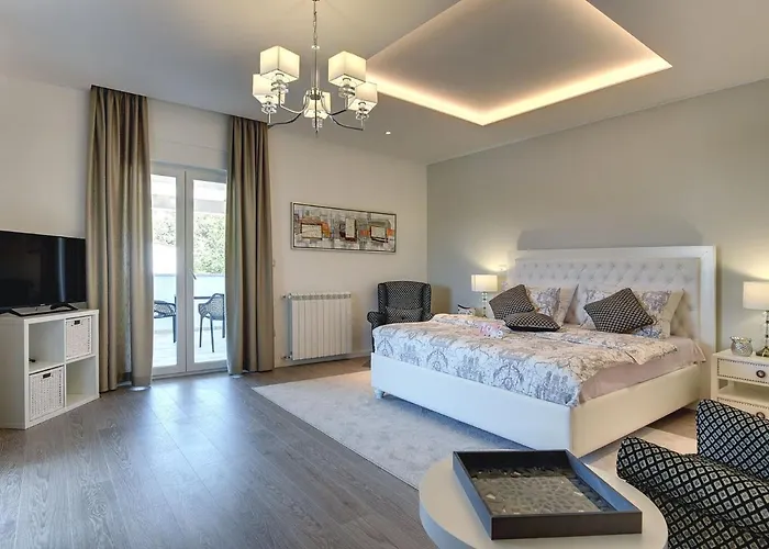 In With Pool Near Villa