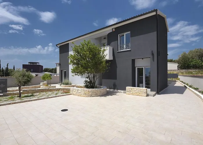 In With Pool Near Villa *