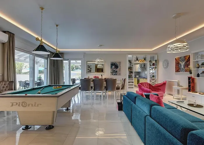 In With Pool Near Villa *